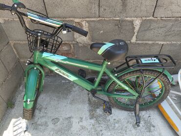 велик детский бу: Продается зелёный четырех колесный велосипед "Барс"детям от 5 до 11