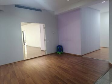 Ofislər: 160kv 1 boöyük zal, 3 otaq, 2 duşavoydan ibarətdir. Af mall-ın 3-cü — 2