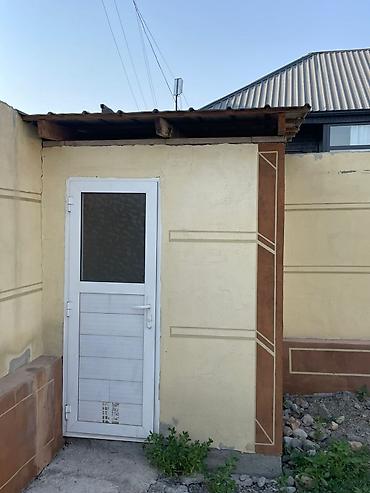 Продажа коттеджей и домов: Жер уй сатылат мал базардын жанында (паяз ата) магазиндин артында 5 — 4