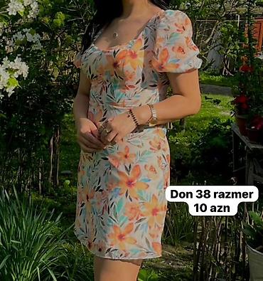 Dəstlər, kostyumlar: Qadın geyimləri – ölçü M - Ağ zolaqlı iki hissəli dəst: düyməli — 9