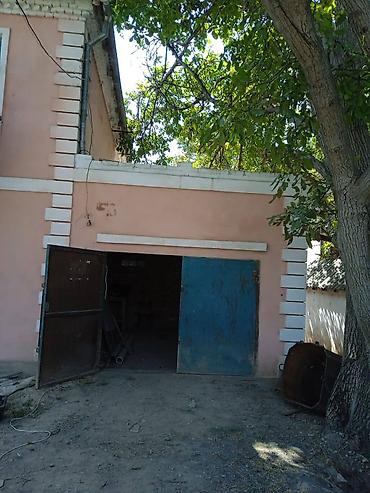 гараж продаю: Продается двухэтажный дом с гаражом 21 кв м. Подъезд к дому — — 8