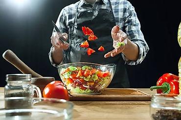 Требуется Повар : Холодный цех, Европейская кухня, Менее года опыта