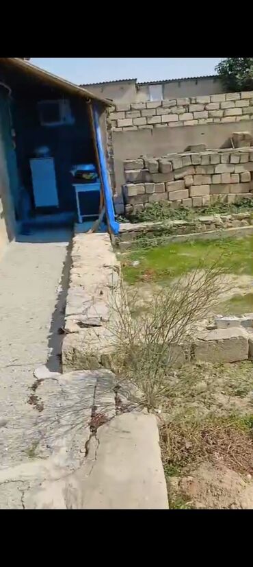 Həyət evləri və villaların satışı: Yeni suraxani Araz market 101 nomreli mektebin yaxinligi. 4 sot — 9