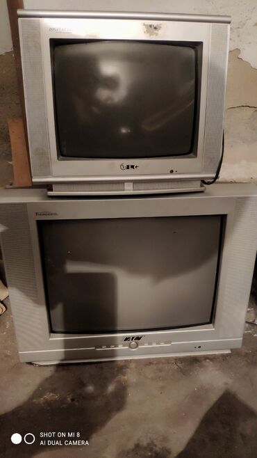 Продаю два телевизора в рабочем состояние большой 2000 маленький 1200