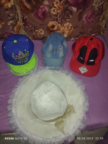 Baş geyimləri: El üz dəsmalı 1 manat
can dəsmalı 3 
uşaq desti 4 
yastıq üzü 1 manat — 10