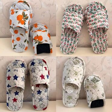 Домашние тапочки: Тапочки унисекс, представленные в различных вариантах: из тисненой — 9