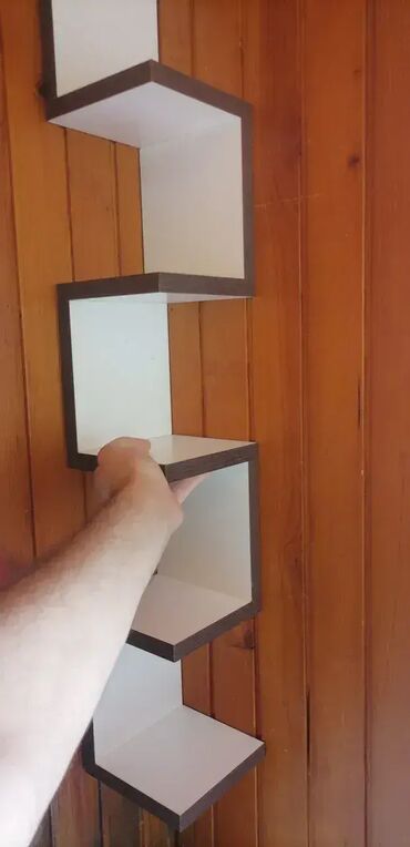 Police: Polica 6 Materijal i Dekor: Izrađena od univera debljine 18mm — 8