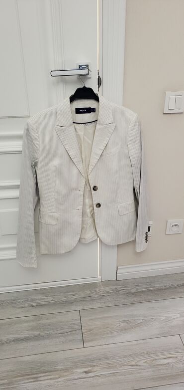 кожанные пиджаки: Костюм M (EU 38), цвет - Белый