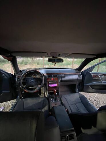 мерседес 210 авто: Черный седан Mercedes-Benz E-класса (W210) на эвакуаторе. Автомобиль