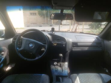 BMW: BMW 3 Series (E36) sedan - Kuzov: gümüş rəng, 4 qapı, M-stil ön-dodaq