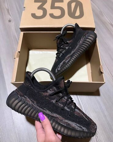 Patike: Adidas Yeezy Boost 350 patike A klasa

Novo.
Brojevi 36 do 46 — 22