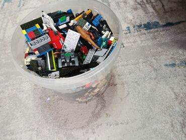 совок с веником: Большое ведро с миксом деталей LEGO. 3 килограмма - Прозрачное