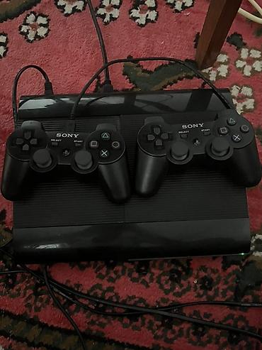 the last of 2: Sony PlayStation 3 Super Slim Usdunde 2 pult,butun kabelleri verilir — 1