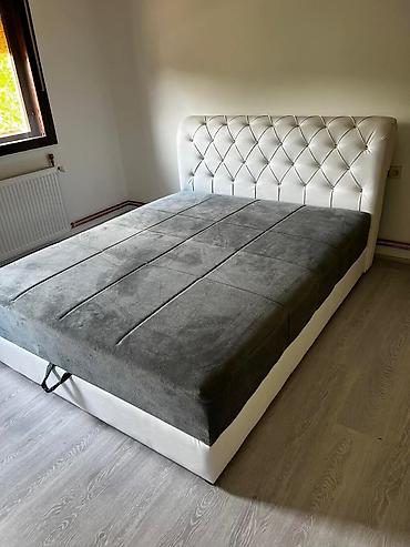 Kreveti: Bračni krevet sa uzglavljem, dimenzije 200 × 160 cm. - Tapacirano — 9