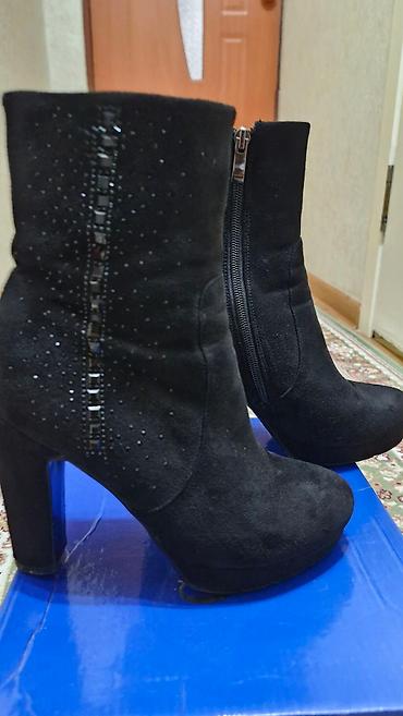 Ботинки и ботильоны: Продаю ботильоны женские,снаружи замша,утеплённые на меху — 9