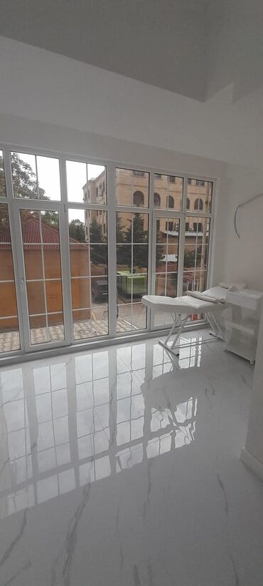 Kommersiya daşınmaz əmlakının satışı: KLİNİKA icarəyə verilir. Otaqların sayı 21 di. SAHƏSİ 430 kV . YENİ — 17