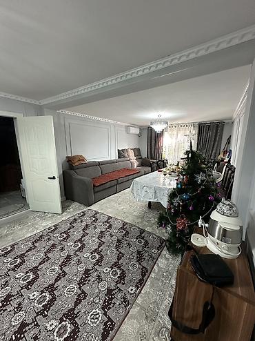 Продажа коттеджей и домов: Продаётся жилой дом с большим навесом и двориком. Адрес:Г.Бишкек ж\М — 14