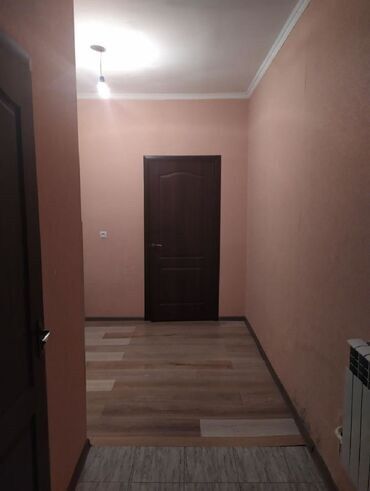 частный дом на длительный срок: 40 м², 2 комнаты, Подвал, погреб, Забор, огорожен