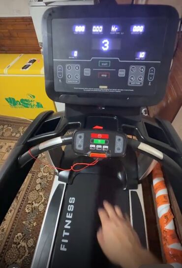 термо для спорта: Срочно продаю профессиональный беговую дорожку,новый в упаковке.цена
