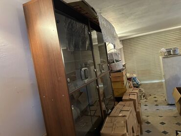 Açılan, 6 qapı Düz dolab, Stenka