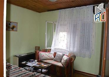 Houses for sale: NA PRODAJU! Useljive dve kuće na korak od centra Uba! Ukupna — 5