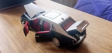 Igračke: Nov model automobila Rols Rojs Fantom. Napravljen je od kvalitetne ABS — 3