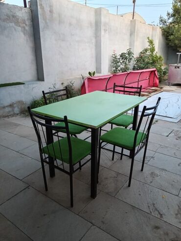 Stullar: Balkon üçün, İşlənmiş, Açılmayan, Kvadrat masa, 4 stul