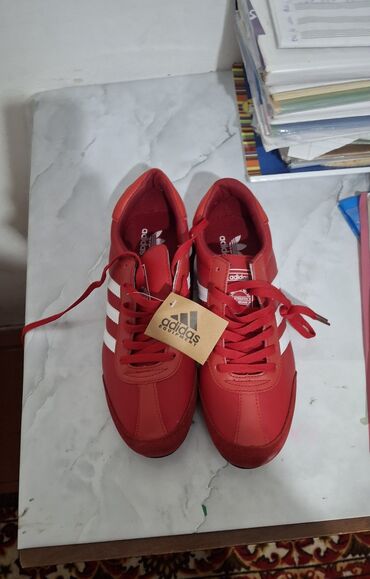 женские спортивные костюмы в бишкеке: Мужские кроссовки, 43, Adidas, Новый, цвет - Красный, Самовывоз