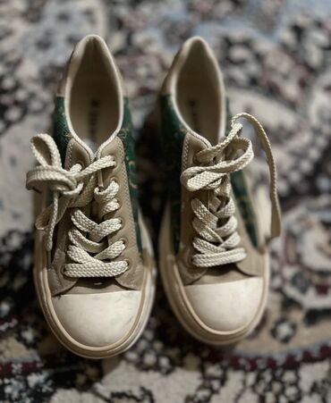 Другая женская обувь: Женская обувь (кеды) в хорошем состоянии, сандалии - новые. Все — 3