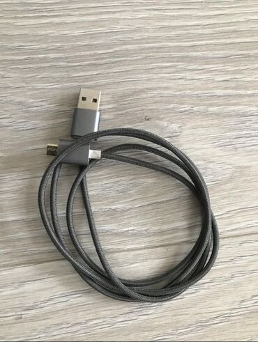 наушник ми: Продаётся USB шнур на магните!
Держит отлично, заряжает хорошо!!!