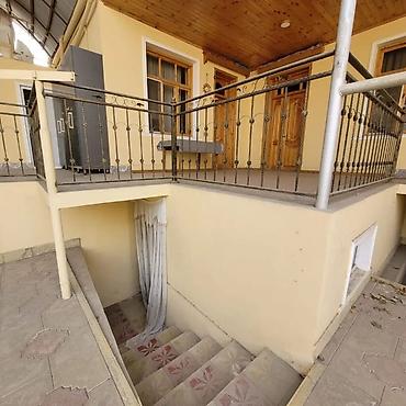 Həyət evləri və villaların satışı: Sadillida Herbicilerin binadi terefde 4 otaqli remontlu kursulu heyet — 17