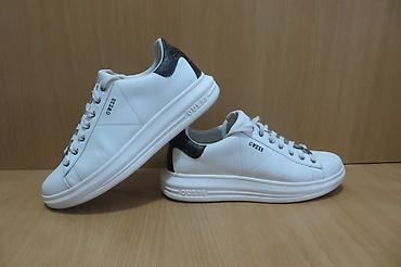 bata baletanke: GUESS br 44 28cm unutrasnje gaziste stopala, patike bez bilo kakve — 1