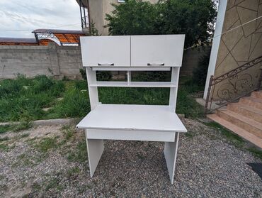 Столы: Компьютерный Стол, цвет - Белый, Б/у
