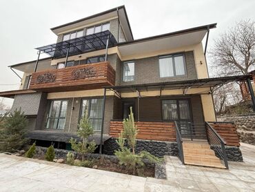 Продажа домов: Таунхаус, 260 м², 8 комнат, Агентство недвижимости