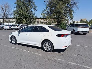 1kr fe: Toyota Corolla: 2023 г., 1.8 л, Вариатор, Гибрид, Седан — 4
