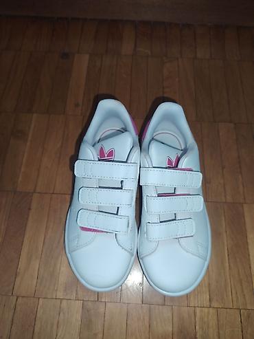 adidas šuškavac: Dečije patike Adidas – model sa čičak trakama Ug 18,5cm - Boja: bela — 1