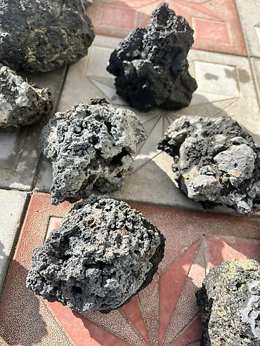 Dekorativ daşlar: Müxtəlif ölçülü və formalı, tünd boz rəngli təbii daşlar. Bu daşlar -da lalafo.az — 3 Dekorativ daşlar: Müxtəlif ölçülü və formalı, tünd boz rəngli təbii daşlar. Bu daşlar — 3