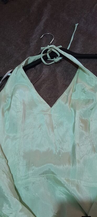 Haljine: Haljina u nežno mentol zelenoj boji, idealna za svečane prilike. - — 4