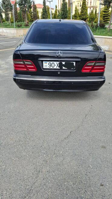 Mercedes-Benz: Mercedes-Benz E-Class: 2.4 l | 2000 il Sedan — 14