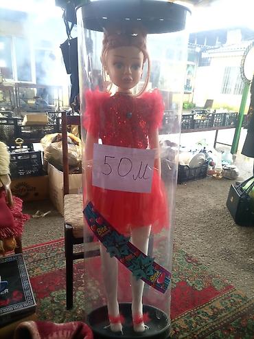 oyuncaq gitara: Böyük ölçülü kukla – vitrin/qəfəs tipli silindrik şəffaf qabda — 1