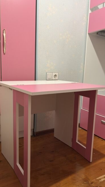 Uşaq və gənc otağı üçün dəstlər: Oğlan və qız üçün, İşlənmiş, 2 təknəfərlik çarpayı, Dolab, Yazı masası — 6