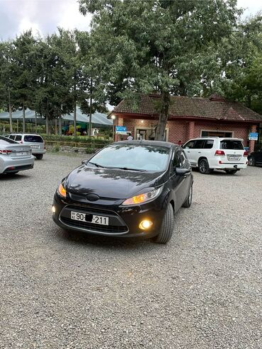 Ford Fiesta: 1.4 л | 2011 г. 177000 км Хэтчбэк