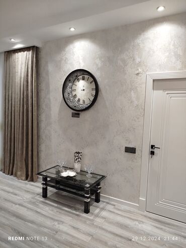 Sifarişlə əl işləri: 3d baralyef əl işi Saat və ayın birlikdə ahəngi Tamamilə əl işidir — 9