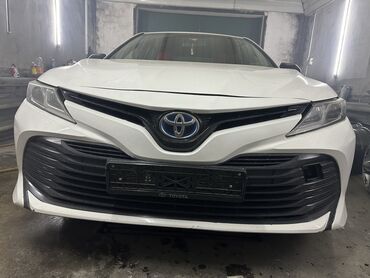 Бамперы и комплектующие: Бампер Передний Toyota, Б/у