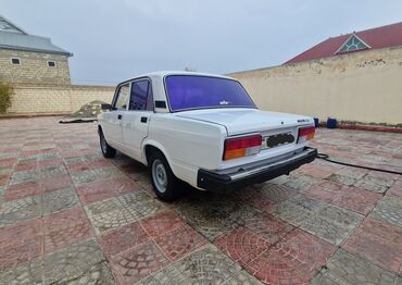 VAZ (LADA): VAZ 2107 sedan Xüsusiyyətlər: - Kuzov: 4 qapılı sedan, ağ rəng - — 8