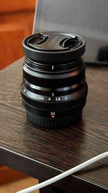 kondisioner filteri: Qara rəngdə olan Fujifilm 35mm f2 R WR obyektivi. Bu obyektiv