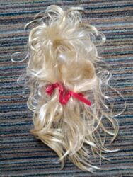 Aksesoari za kosu: Prodajem svetloplavu perikudugačkusa crvenim mašnicama . Nema — 7