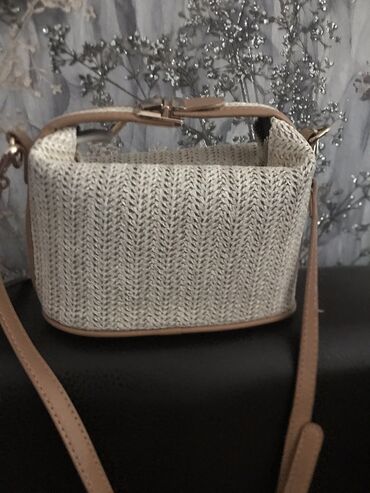 объявления о пропаже животных: Девушка забыла сумку на остановке возле цума Отдам хозяйке