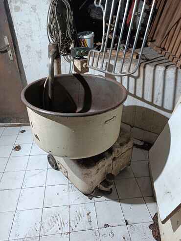 Ostali kuhinjski aparati: Industrijska valjak mašina za testo / laminator - Teška, stabilna — 6