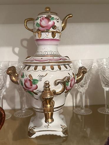 ev əşyası: Porcelan samovar-dekor: əl işçiliyi çiçək motivləri və qızılı — 1